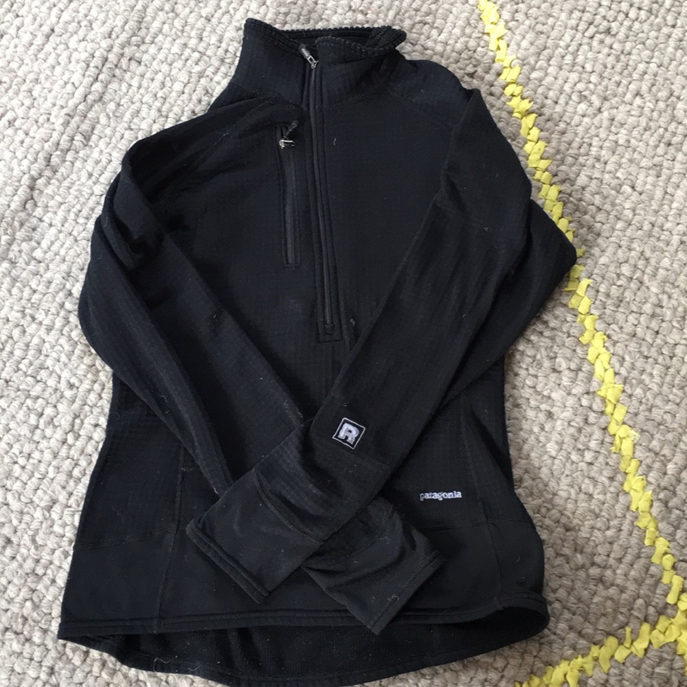 Patagonia women’s 1/4 zip R1